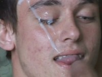 Jongen mag zaad slikken